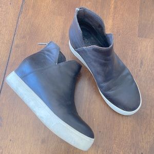 JSlides Shea platform ankle bootie 8.5M